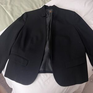 Size 12 Nine West cropped black blazer